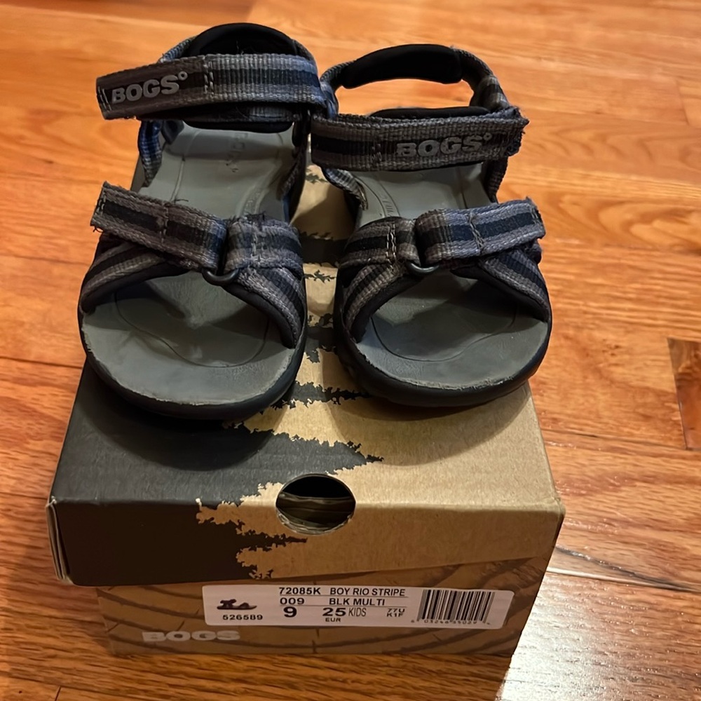Boys 9t sandals